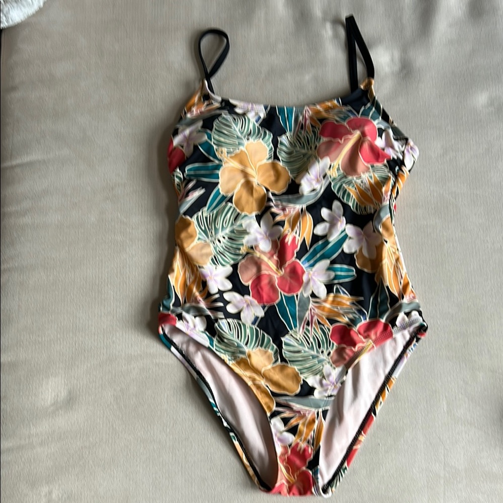 NWOT Hurley One-Piece Swimsuit – Medium – Caribbean Dreamin’ Floral‎ print
